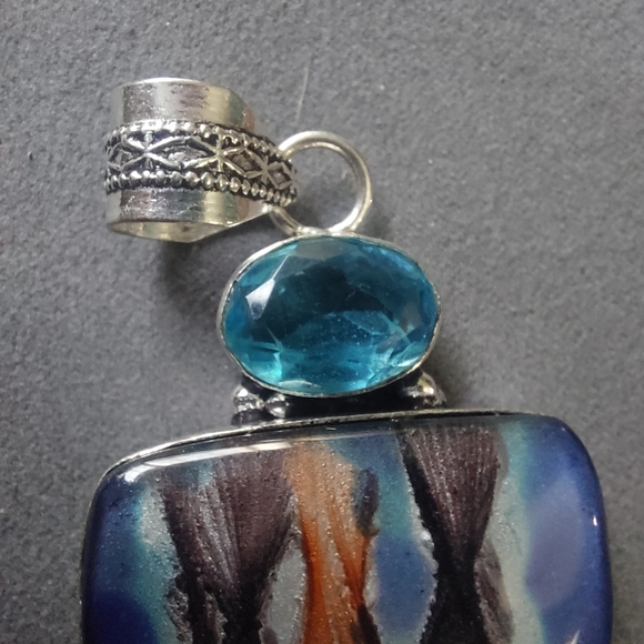 Three Stone Blue Aqua Rhinestone Western Multi Color Silver Toned Pendant - Picture 10 of 17